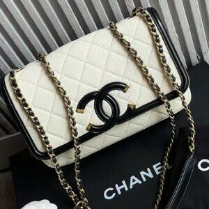 Classic CHANEL Bag: A Stylish and Versatile Choice for Elegance